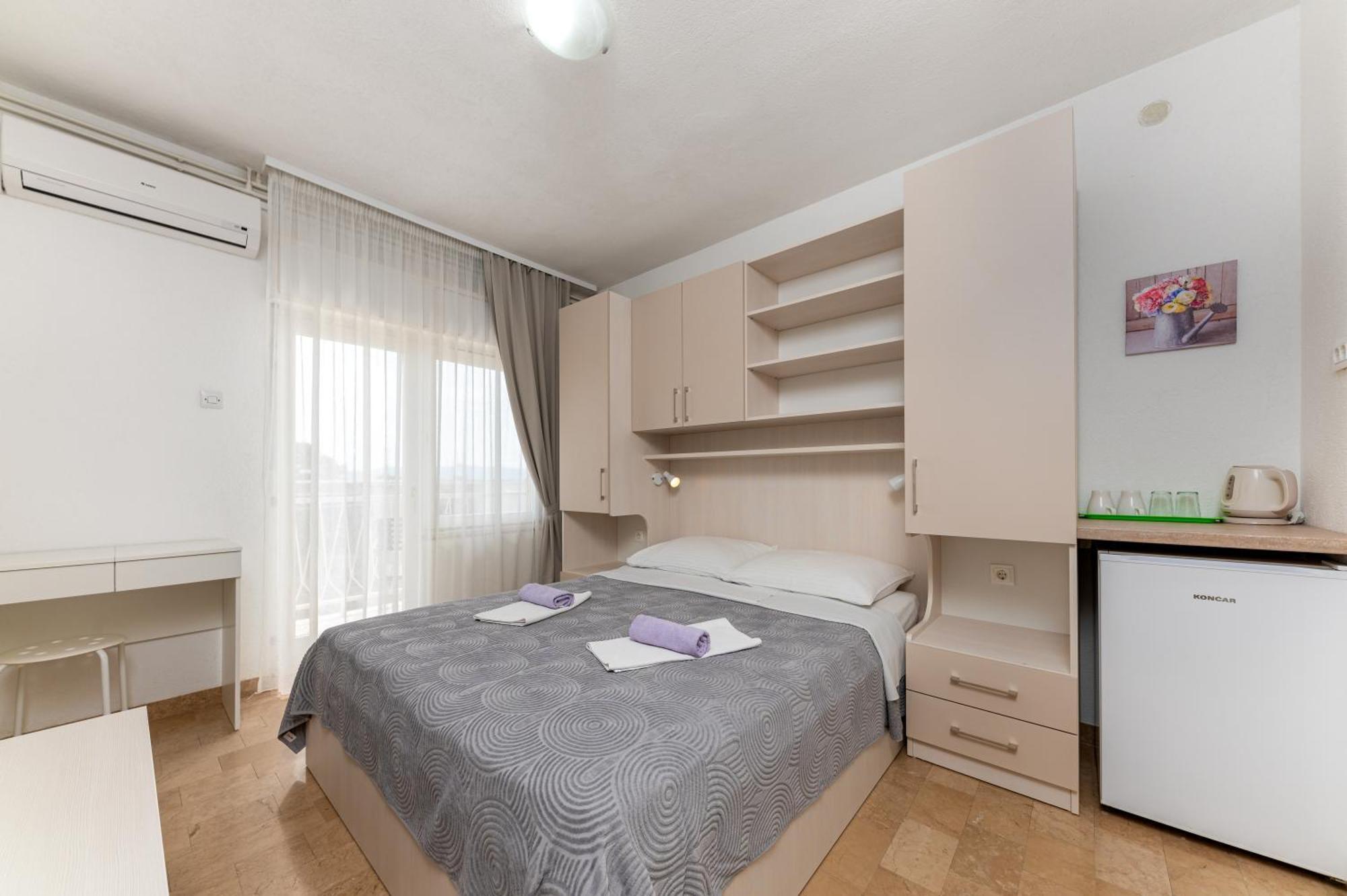 Bed And Breakfast Ivona Baška Voda Szoba fotó